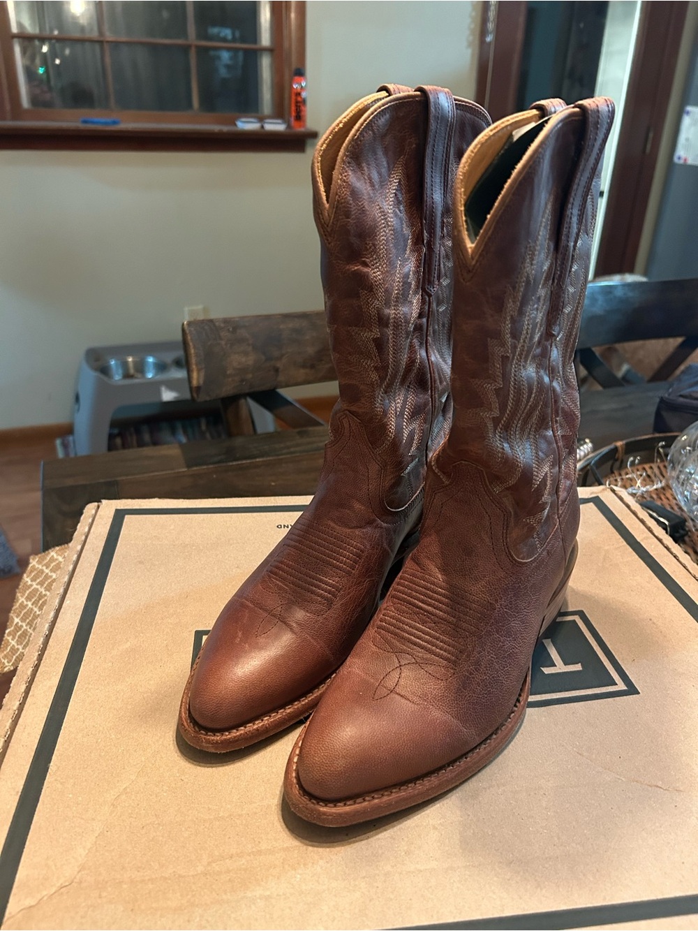 Tecovas Brown & Tan Boot Box — The Jamie II Label - Picture 4 of 5